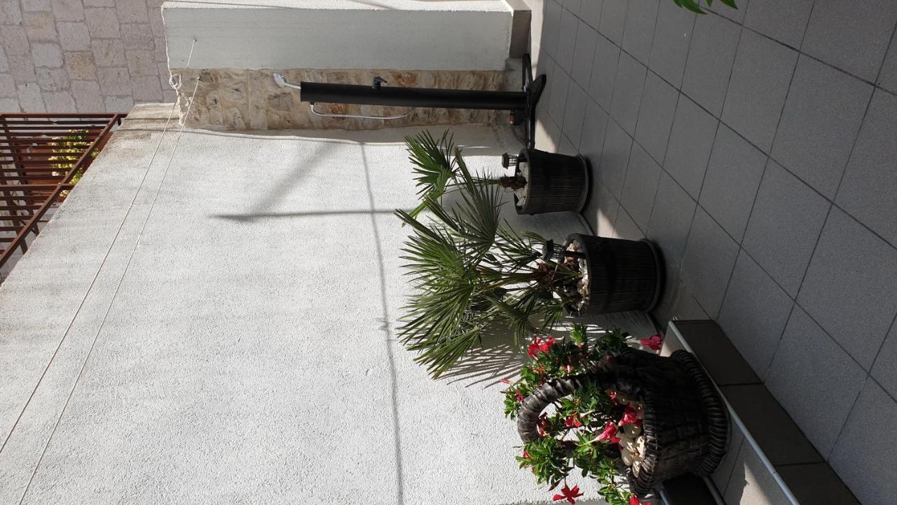 Hotel Lemon Tree Donji Seget Exterior foto